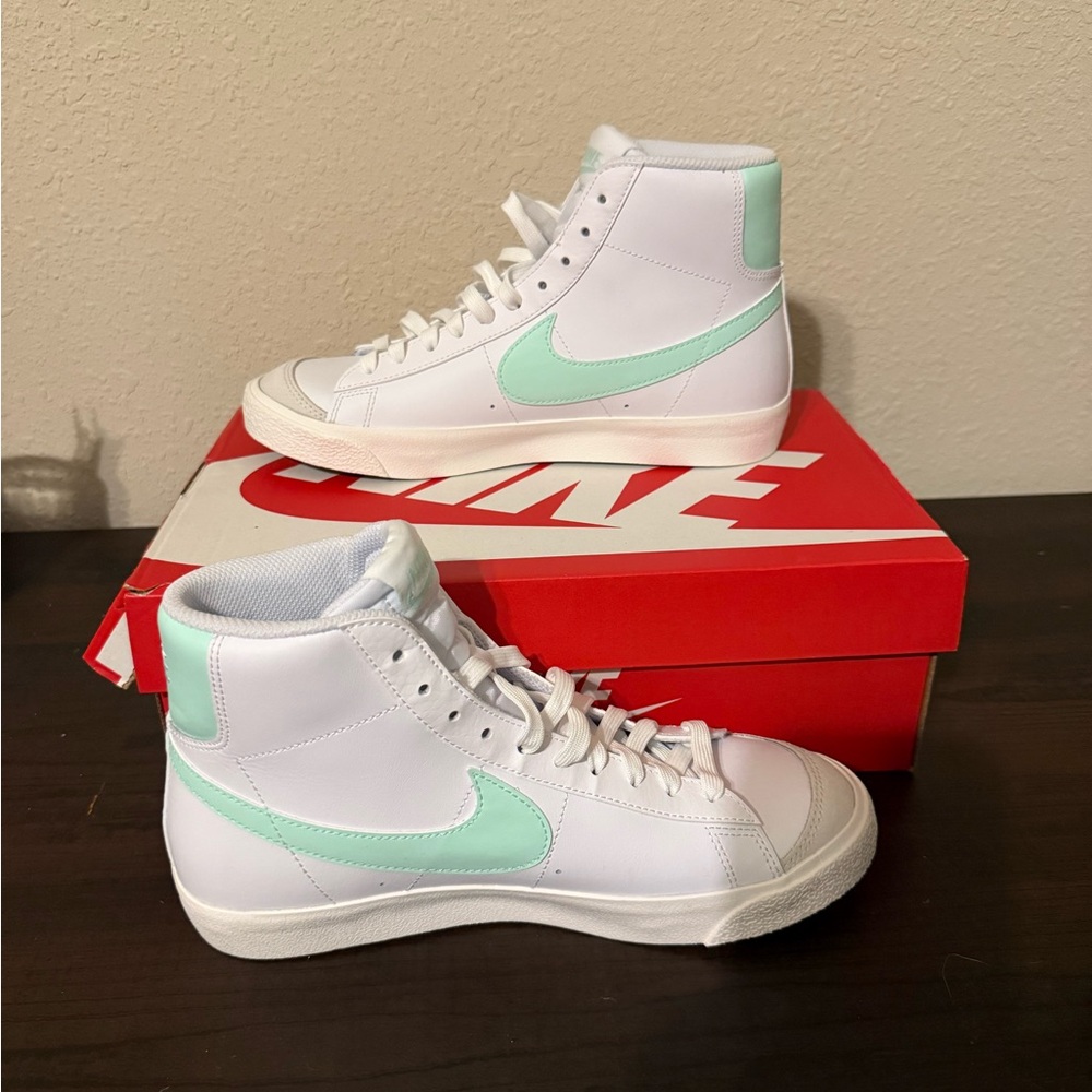 Nike Kids' Grade School Blazer Mid '77 Shoes - Picture 5 of 6